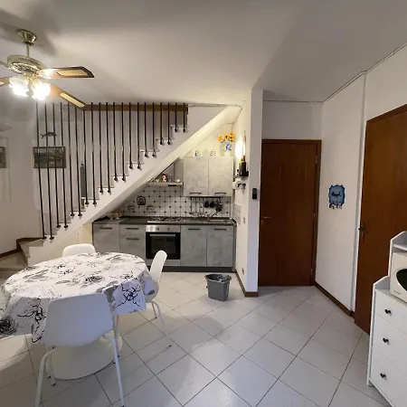 Апартаменти La Brezza Viareggina A 500 Mt Dal Mare, Dal Carnevale E Dagli Stabilimenti Balneari В'яреджо