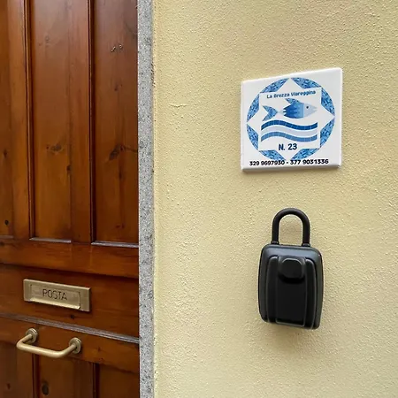 Апартаменти La Brezza Viareggina A 500 Mt Dal Mare, Dal Carnevale E Dagli Stabilimenti Balneari *